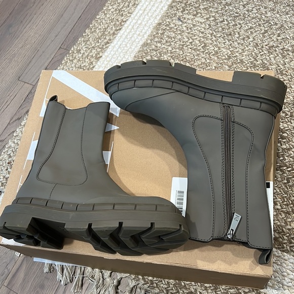 Zara NWOT low heeled khaki boots - Picture 6 of 13